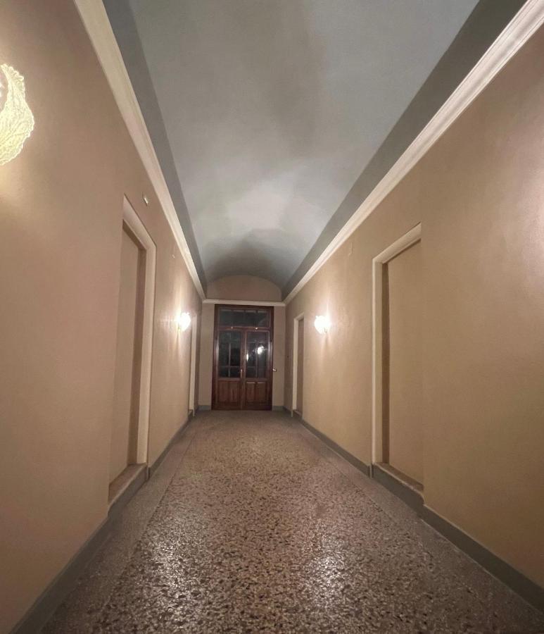 Ferienwohnung Grande Stanza Matrimoniale In Palazzo Signorile Mirandola Exterior foto